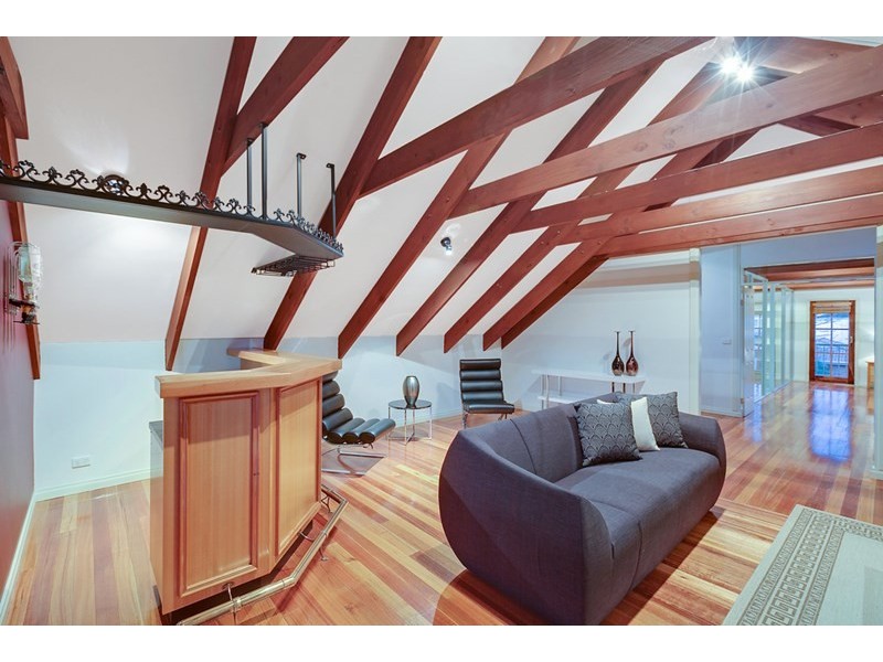 8 Sunbird Gardens, Epping VIC 3076