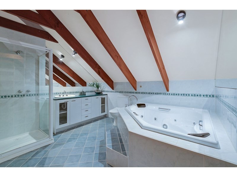 8 Sunbird Gardens, Epping VIC 3076