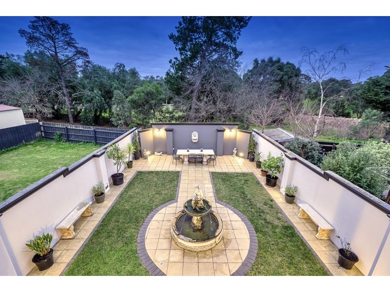 8 Sunbird Gardens, Epping VIC 3076