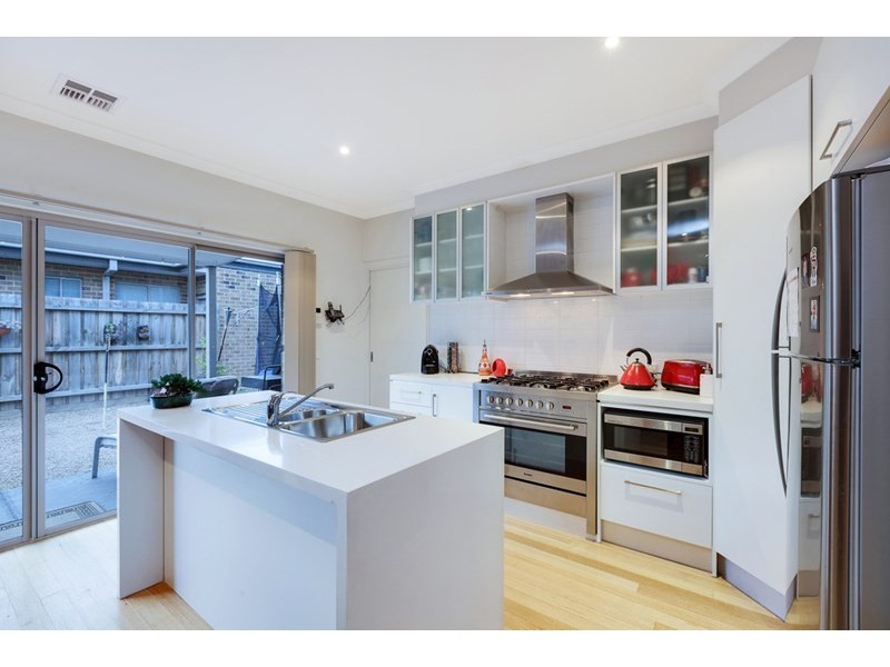 1/16 Young Street, Epping VIC 3076