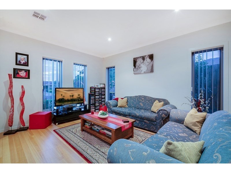 1/16 Young Street, Epping VIC 3076