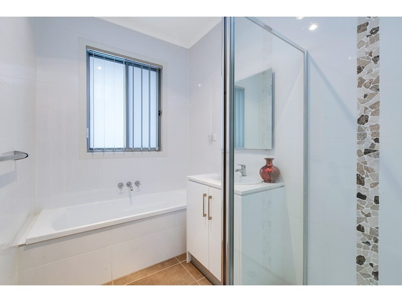 1/16 Young Street, Epping VIC 3076