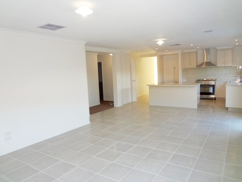33 Samson Brook Drive, Wallan VIC 3756
