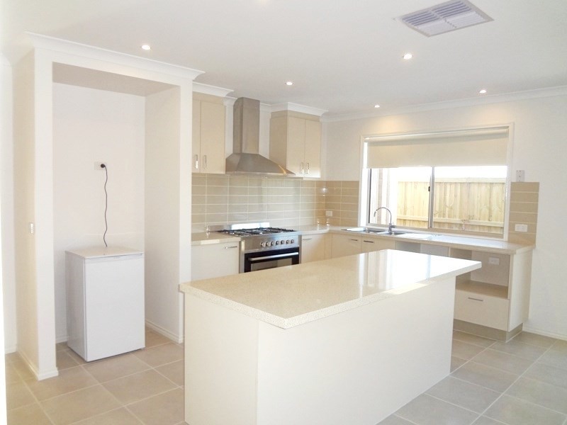 33 Samson Brook Drive, Wallan VIC 3756