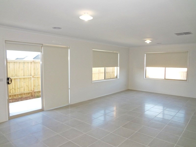33 Samson Brook Drive, Wallan VIC 3756