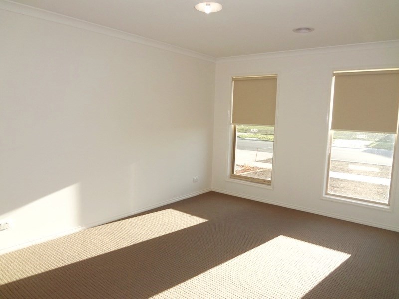 33 Samson Brook Drive, Wallan VIC 3756