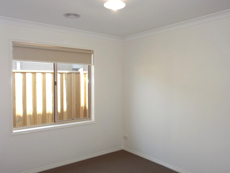 33 Samson Brook Drive, Wallan VIC 3756