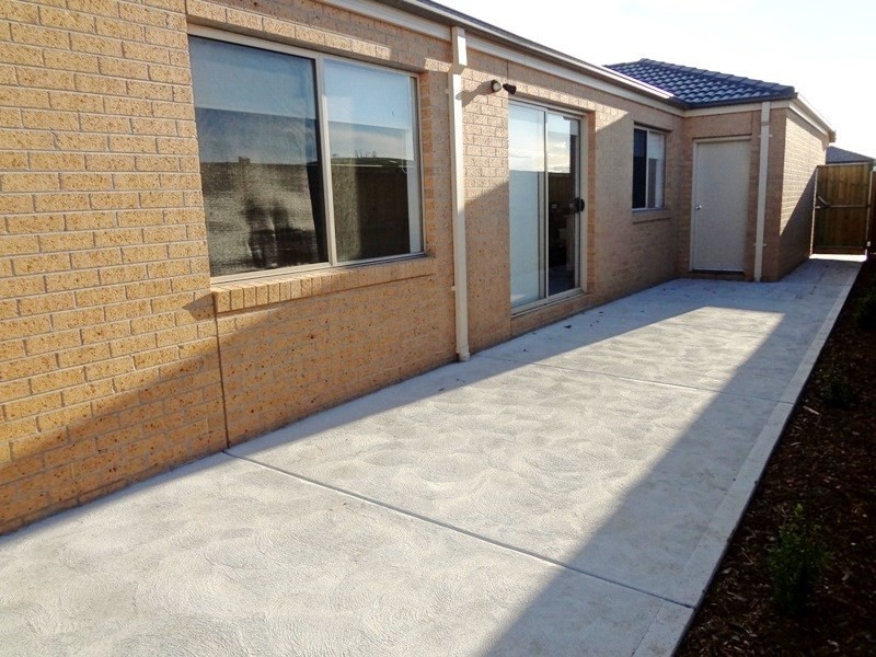 33 Samson Brook Drive, Wallan VIC 3756