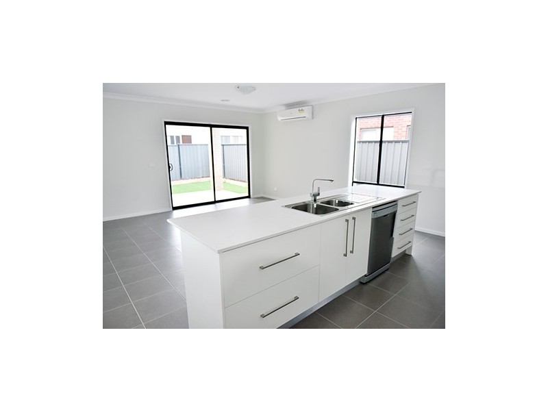 13 Eveline Street, Craigieburn VIC 3064