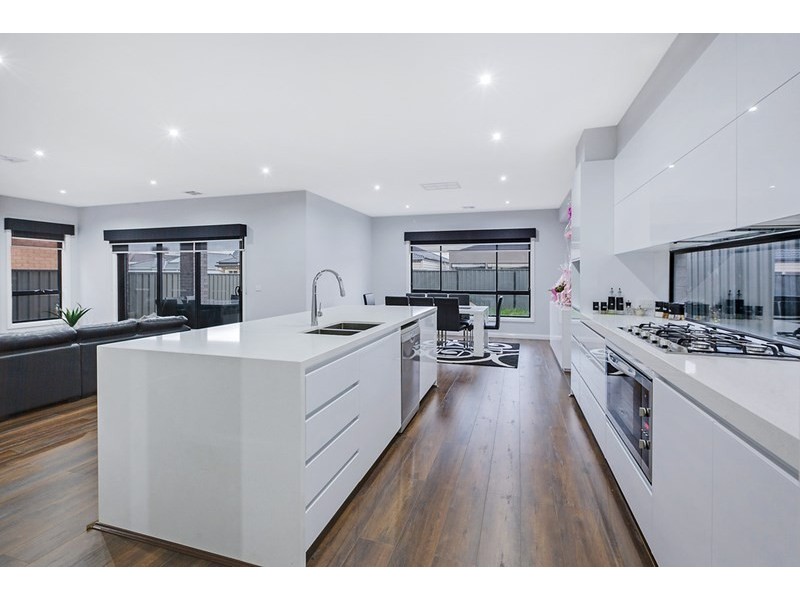 12 Bottlebrush Road, Craigieburn VIC 3064