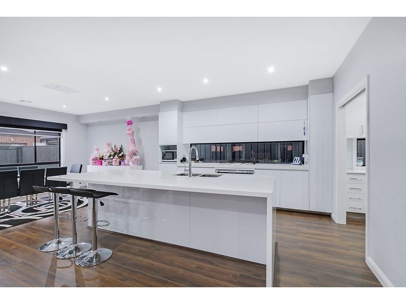 12 Bottlebrush Road, Craigieburn VIC 3064