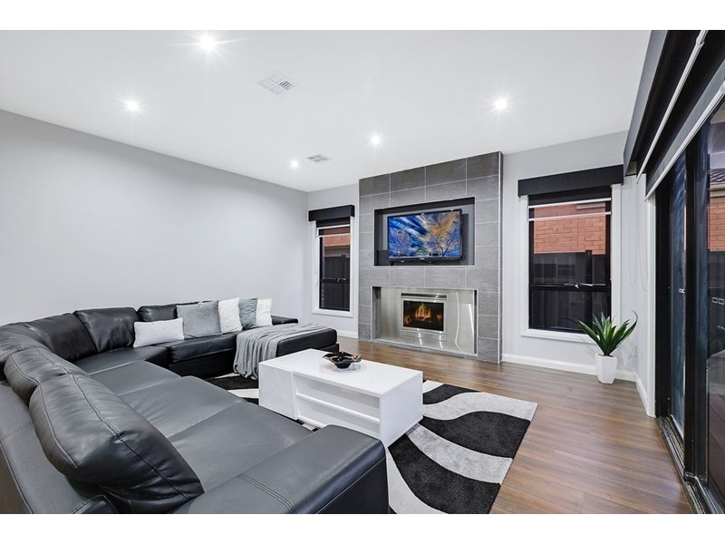 12 Bottlebrush Road, Craigieburn VIC 3064