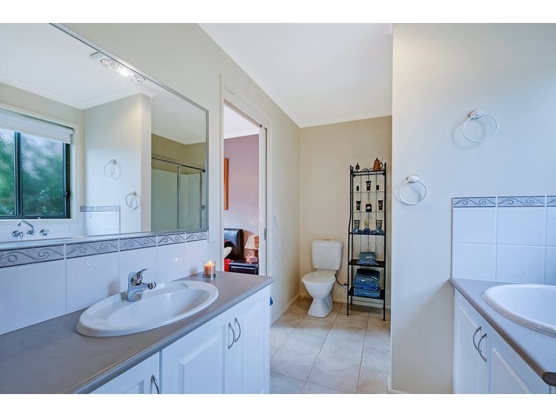 11 Bluegum Court, Mill Park VIC 3082