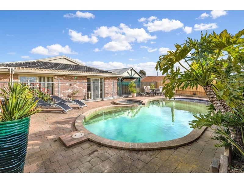 12 Buxton Court, Meadow Heights VIC 3048