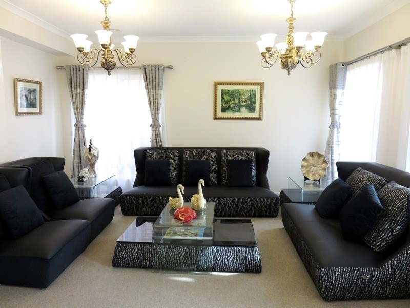 33 Abercrombie Grove, Epping VIC 3076