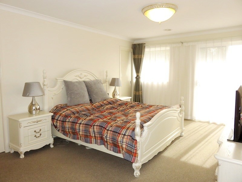 33 Abercrombie Grove, Epping VIC 3076