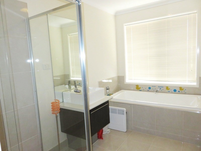 33 Abercrombie Grove, Epping VIC 3076