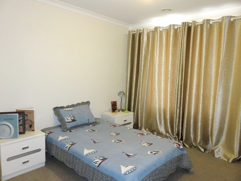 33 Abercrombie Grove, Epping VIC 3076