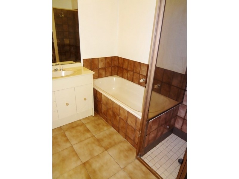 2/12 Young Street, Epping VIC 3076