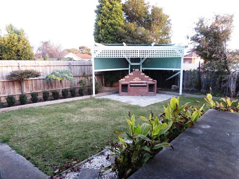 195 Victoria Drive, Thomastown VIC 3074