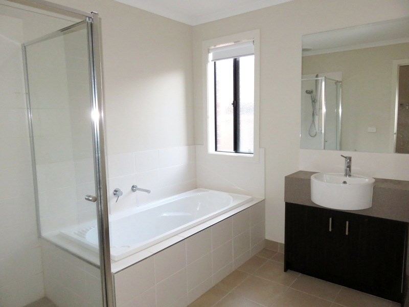 13 Beresford Road, Wollert VIC 3750