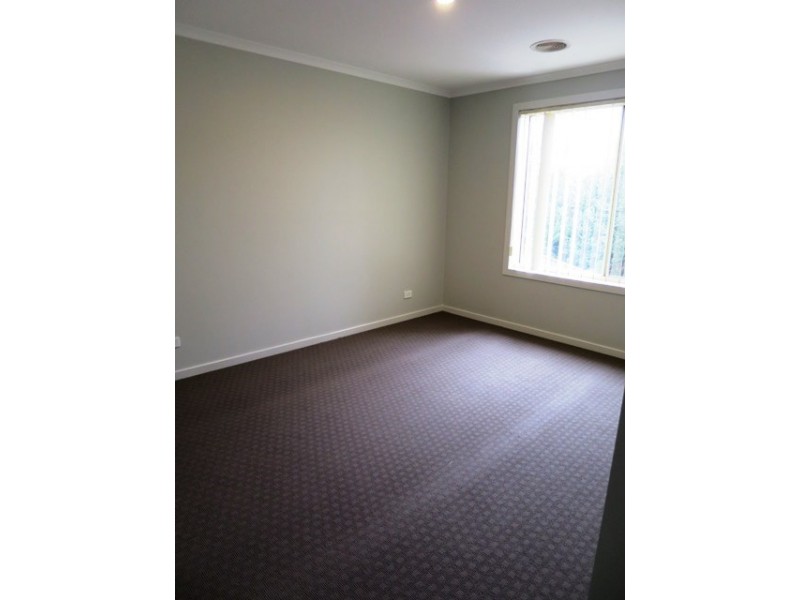 13 Pace Circuit, South Morang VIC 3752