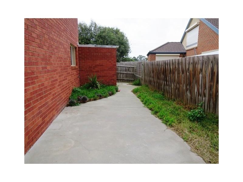 13 Pace Circuit, South Morang VIC 3752