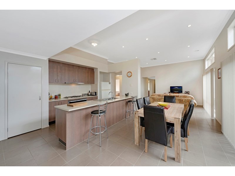14 Peak Crescent, Doreen VIC 3754