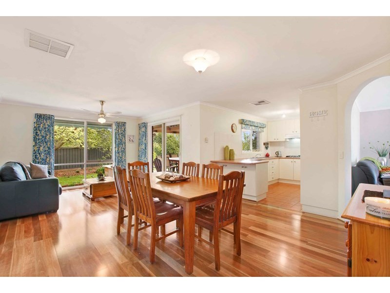 4 Avon Place, Epping VIC 3076