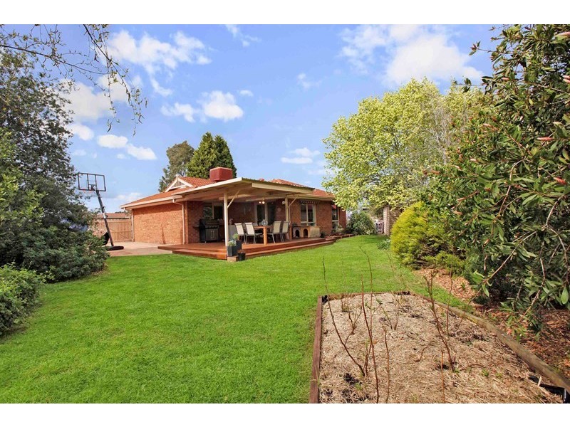 4 Avon Place, Epping VIC 3076