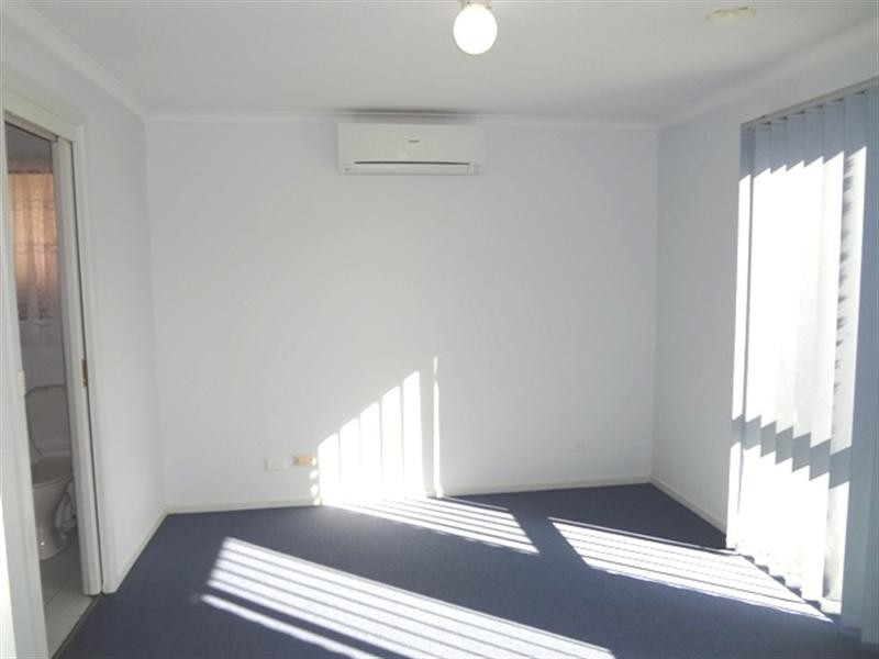 25 The Seekers Crescent, Mill Park VIC 3082