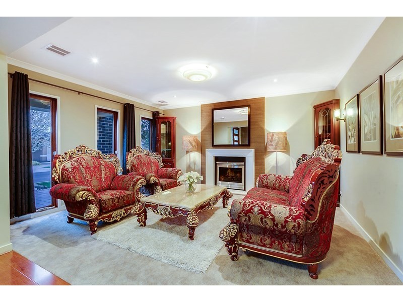 8 McCubbin Way, Mernda VIC 3754