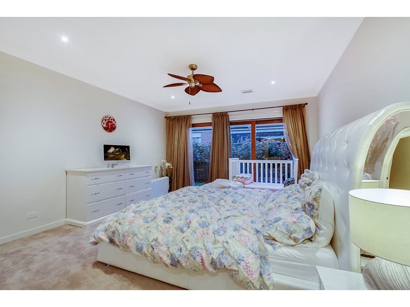 8 McCubbin Way, Mernda VIC 3754