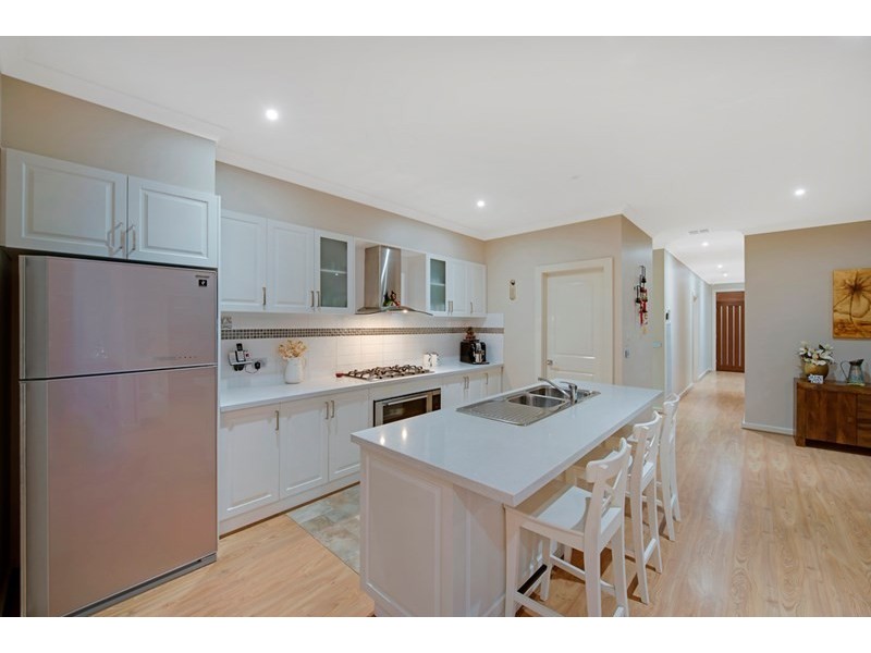 13 Canterbury Grove, Epping VIC 3076