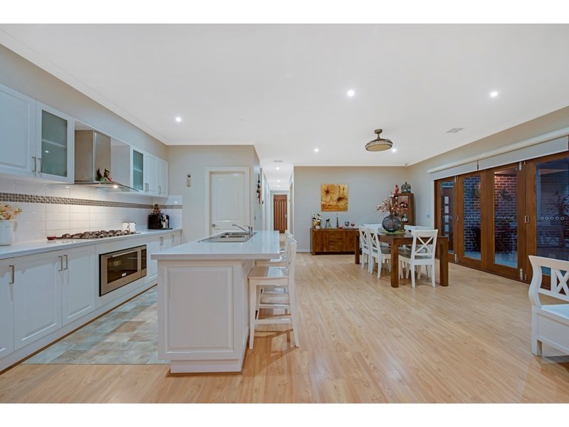 13 Canterbury Grove, Epping VIC 3076