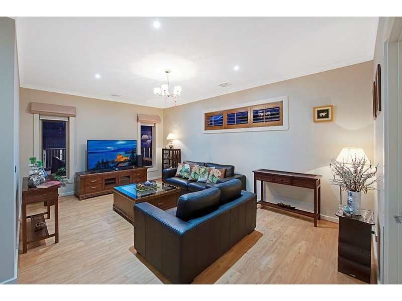 13 Canterbury Grove, Epping VIC 3076