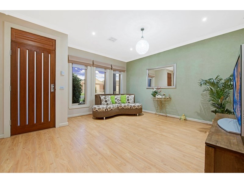 13 Canterbury Grove, Epping VIC 3076