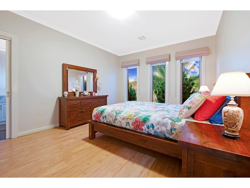 13 Canterbury Grove, Epping VIC 3076