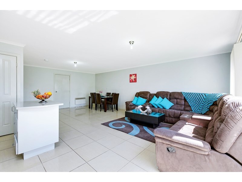 24 Paroo Avenue, Roxburgh Park VIC 3064