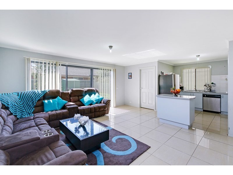 24 Paroo Avenue, Roxburgh Park VIC 3064