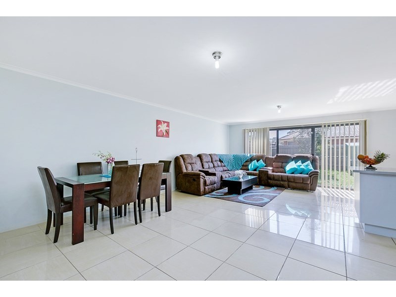 24 Paroo Avenue, Roxburgh Park VIC 3064