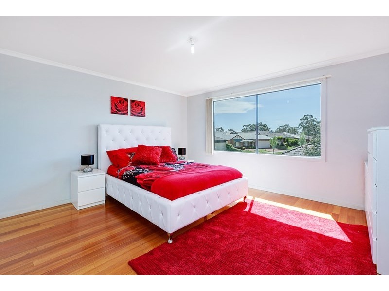 24 Paroo Avenue, Roxburgh Park VIC 3064