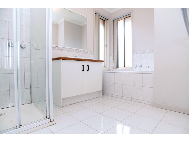 2/30 McFarlane Crescent, Epping VIC 3076