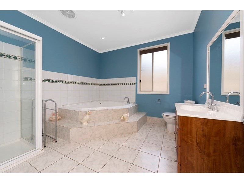 27 Healey Drive, Epping VIC 3076