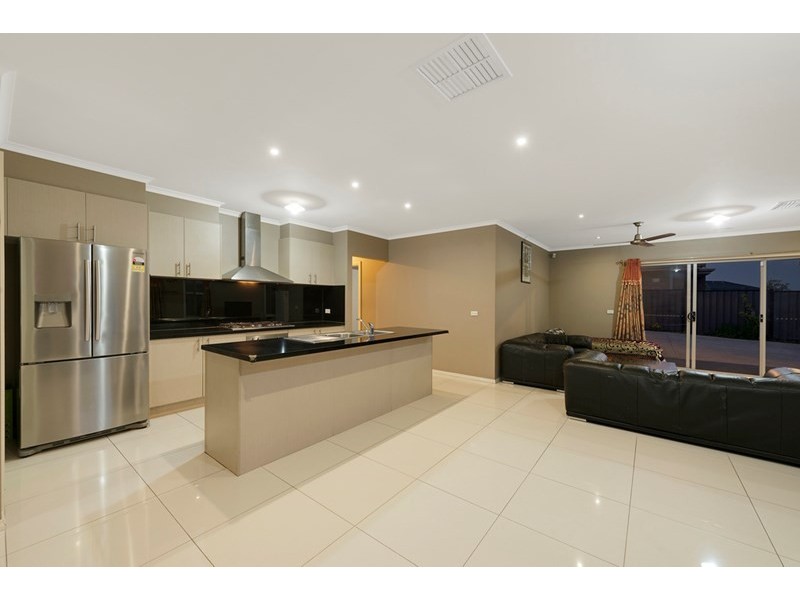 33 Pine Park Drive, Epping VIC 3076