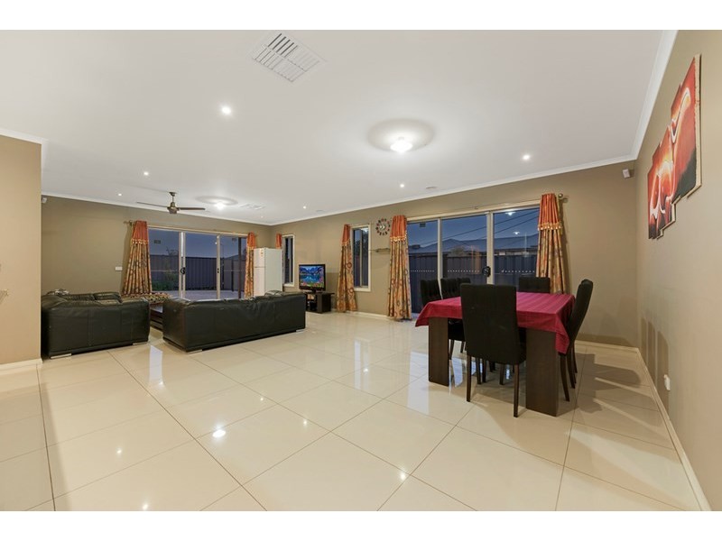 33 Pine Park Drive, Epping VIC 3076