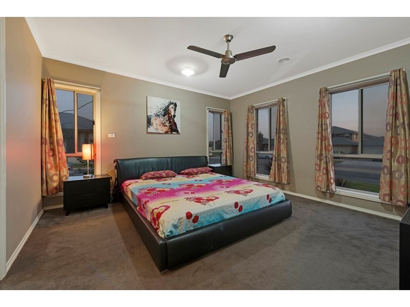33 Pine Park Drive, Epping VIC 3076