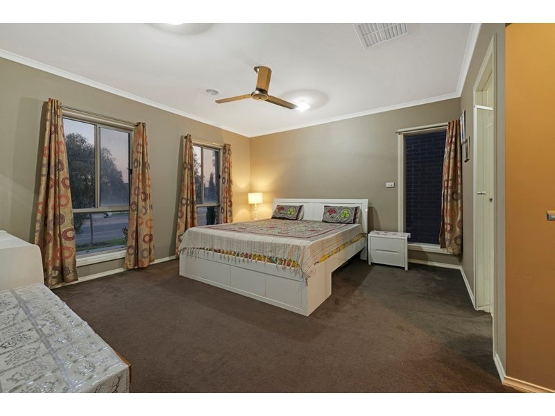 33 Pine Park Drive, Epping VIC 3076