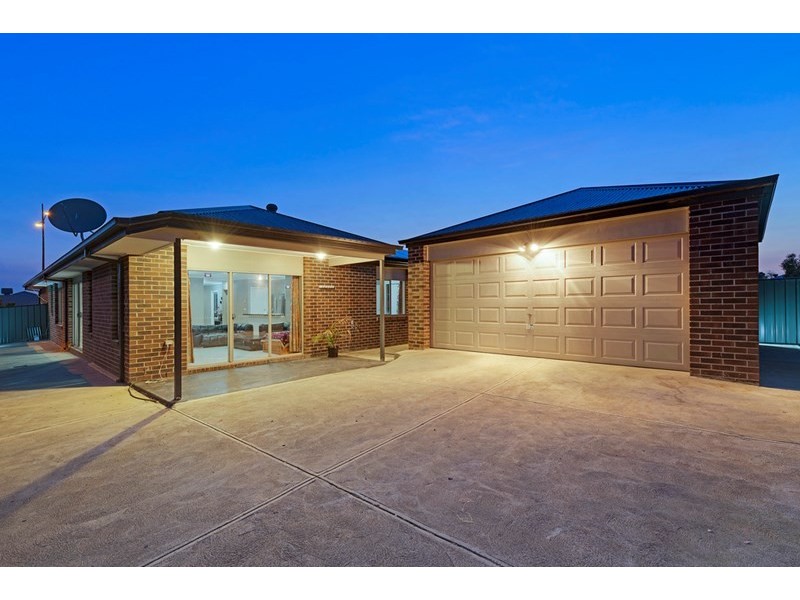 33 Pine Park Drive, Epping VIC 3076