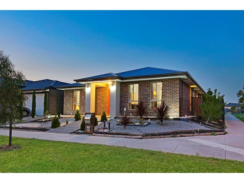 33 Pine Park Drive, Epping VIC 3076